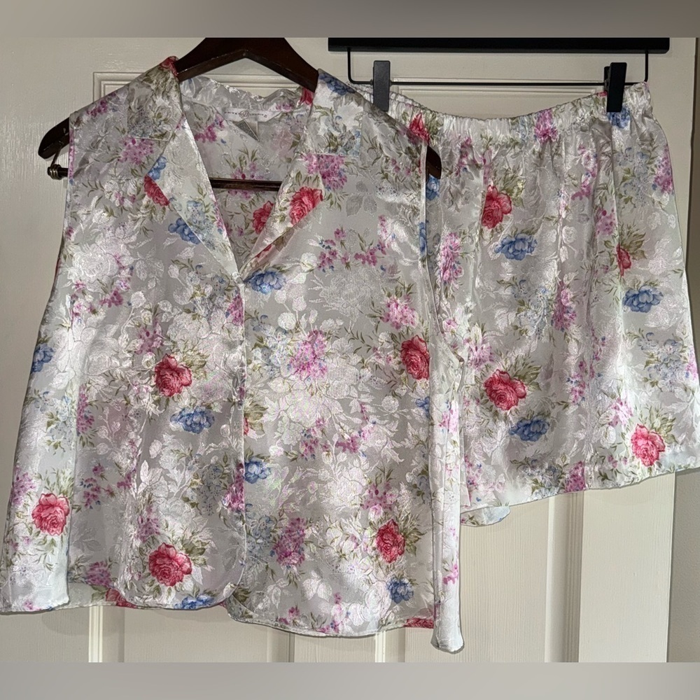 Private Luxuries Pajama Set Size Large